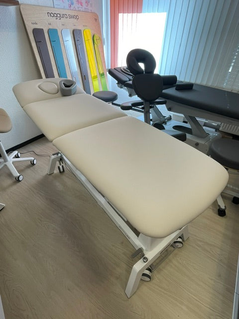 Ausstellungsliege in Berlin Gymna.GO FIT T3x i-Control – Sondermodell- 3-teilige Therapieliege mit Ergomax & Rädergestell